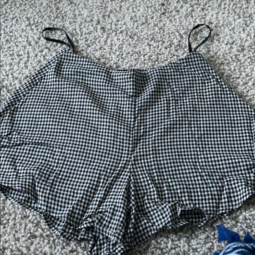 Zip close back lose plaid shorts